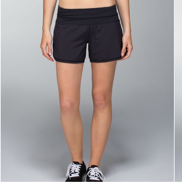 lululemon athletica Pants - Lululemon Groovy Run Short, size 8